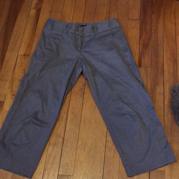 Daisy Fuentes size 2 grey capris